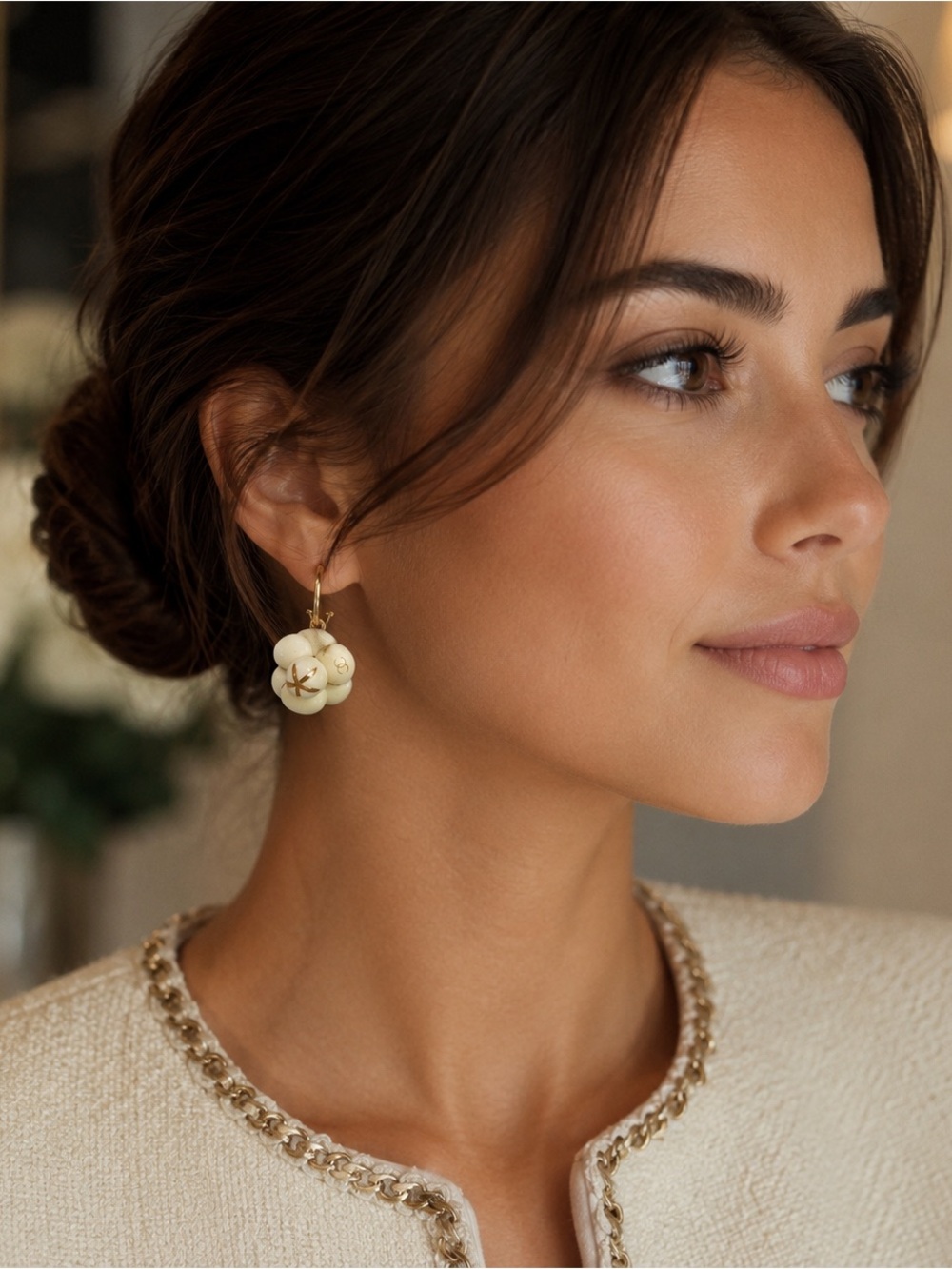 Chanel pierced camellia earrings - Picture 2 of 6